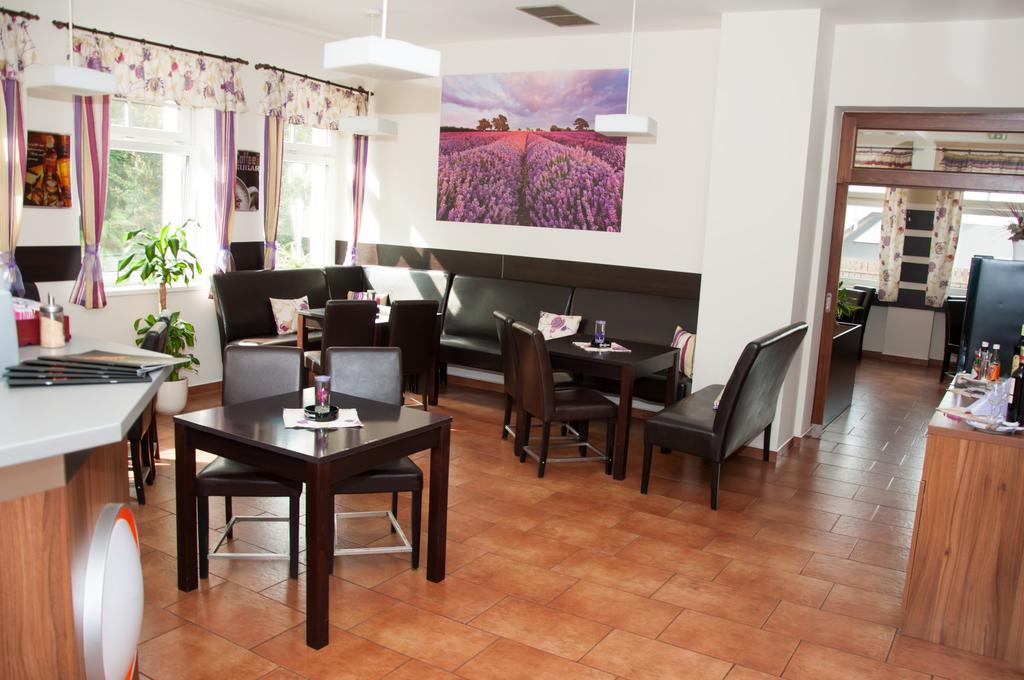Hradec Králové Restaurace A Penzion Zdena Bouda מראה חיצוני תמונה