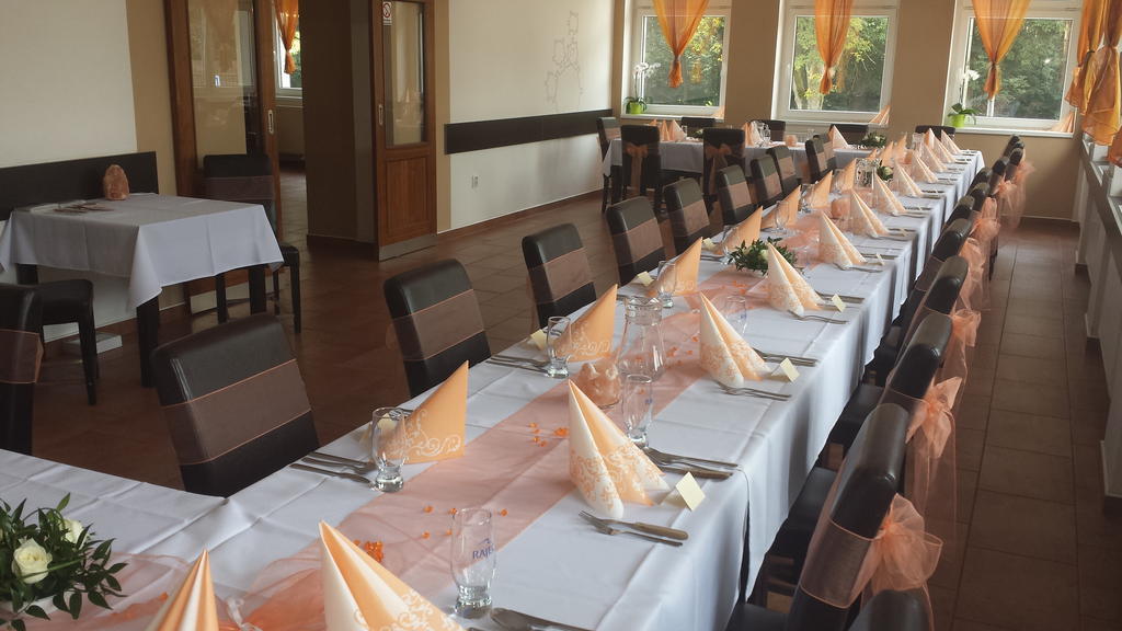 Hradec Králové Restaurace A Penzion Zdena Bouda מראה חיצוני תמונה
